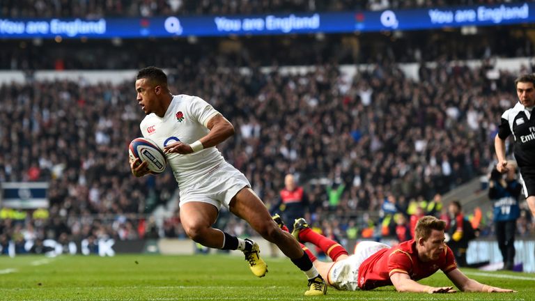 Anthony Watson evades a tackle from Liam Williams  to score his England's opening try 