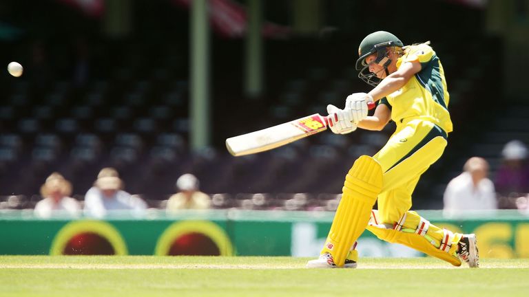 SYDNEY, AUSTRALIA - JANUARY 31:  Meg Lanning of Australia bats during the International Twenty20 match between Australia and India at Sydney Cricket Ground