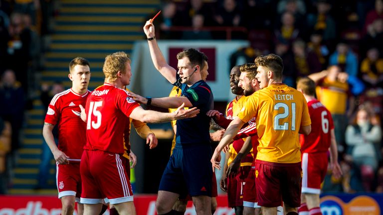 19/03/16 LADBROKES PREMIERSHIP.FIR PARK - MOTHERWELL.MOTHERWELL V ABERDEEN .Aberdeen's Barry Robson (2nd from left) receives a red card 