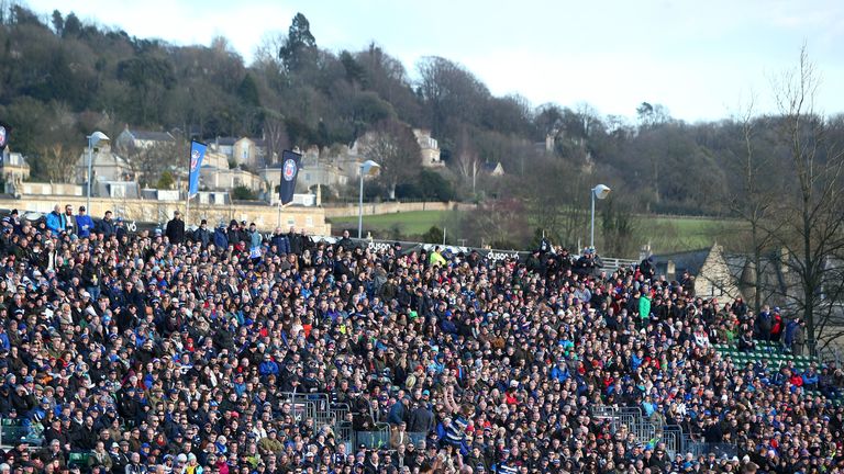 A general view of the Action as Bath win the line out during the Aviva Premiership match between Bath Rugby and London Irish at The Recreation Ground