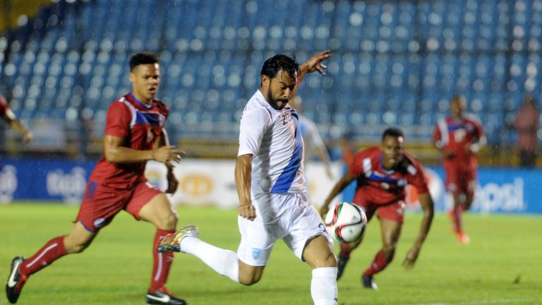 Guatemalan footballer Carlos Ruiz (R) shoots during a CONCACAF qualifying match against Bermuda