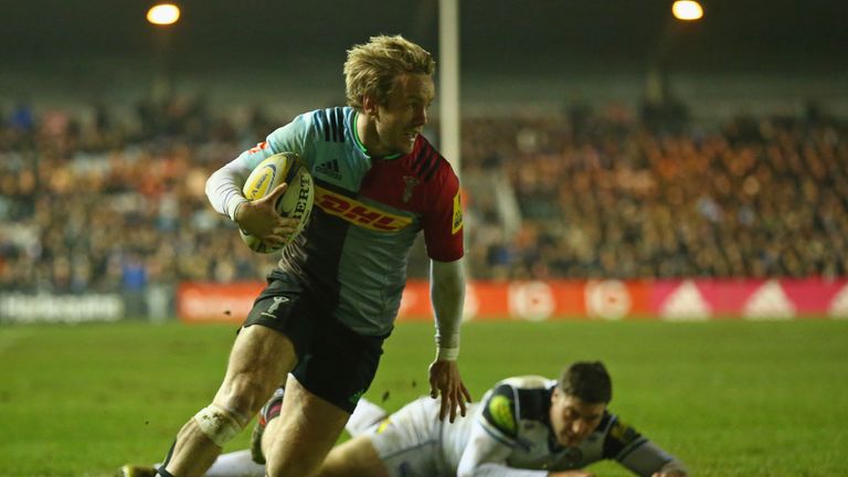 Charlie Walker of Harlequins goes over to score a try during the Aviva Premiership match between Harlequins and Bath Rugby at Twickenham Stoop