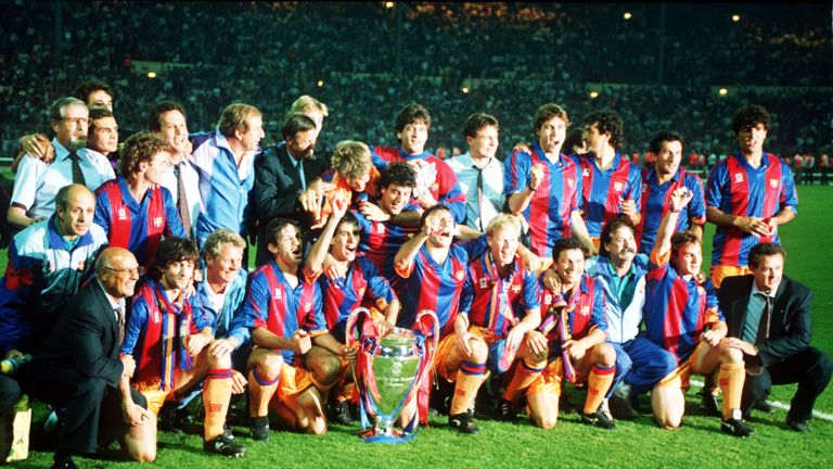 May 1992:  The Barcelona team celebrate after beating Sampdoria 1-0 to win the European Cup Final between Barcelona v Sampdoria. Barcelona won 1-0. Mandato