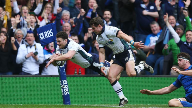  Duncan Taylor of Scotland dives over to score