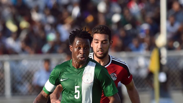 Egypt's forward Ahmed Hassan Koka (R) vies with Nigeria's midfielder Efe Ambrose