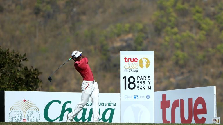 Piya Swangarunporn scorched to a course-record 63 to put the pressure on Hend