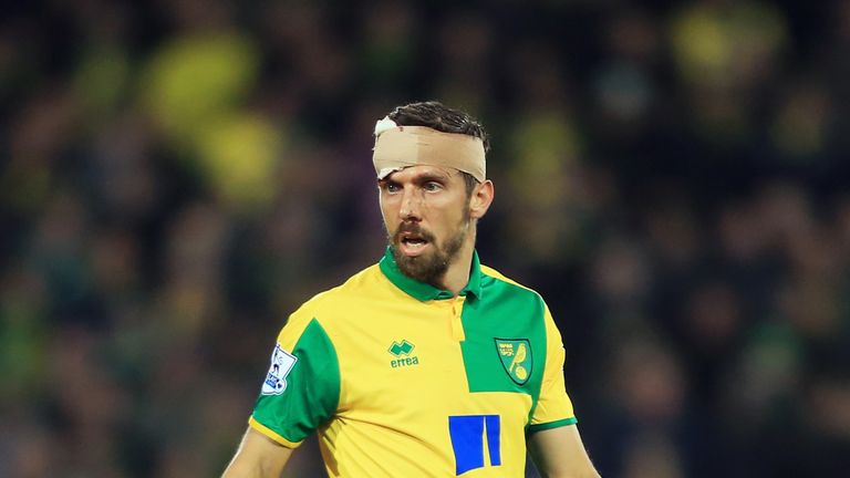 NORWICH, ENGLAND - MARCH 01: Gary O'Neil of Norwich City wearing bandage looks on during the Barclays Premier League match between Norwich City and Chelsea