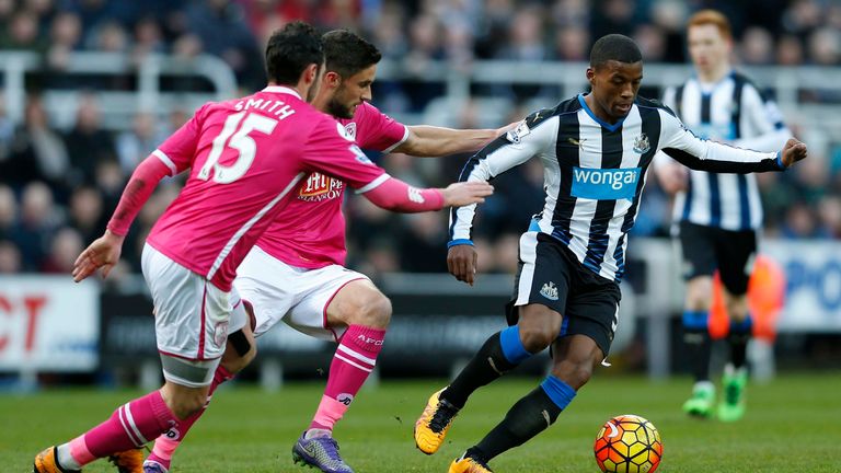 Georginio Wijnaldum tries to find space