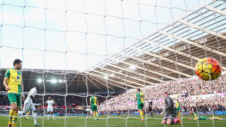 Gylfi Sigurdsson scores Swansea's winner against Norwich