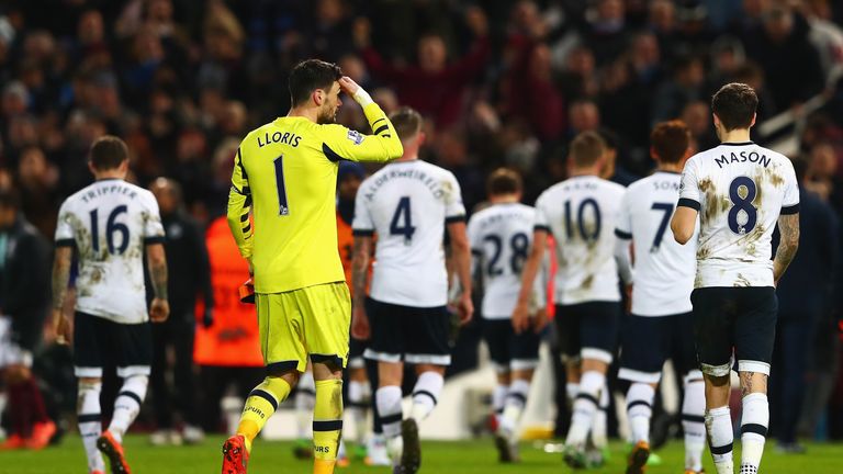  Hugo Lloris and rest of Tottenham players walk off dejected