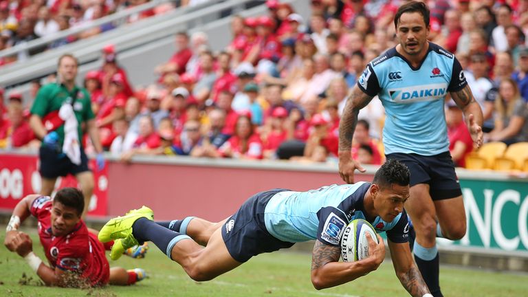 Israel Folau of the Waratahs dives to score a try