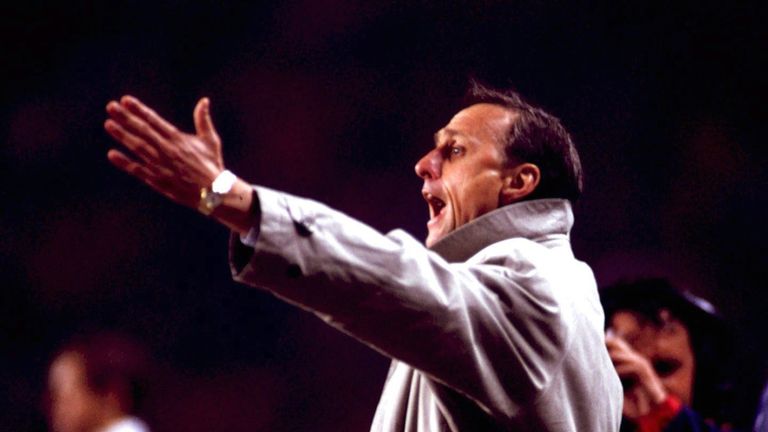 EINDHOVEN, NETHERLANDS - MARCH 19:  UEFA POKAL 95/96, Eindhoven; PSV EINDHOVEN - FC BARCELONA; TRAINER Johann CRUYFF - FC Barcelona -  (Photo by Bernd Laut