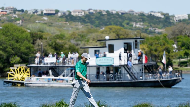 The world No 1 will end the group in top spot if he defeats Justin Thomas