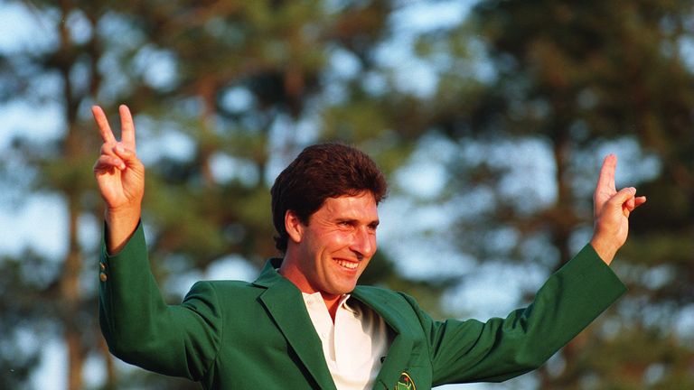 10 APR 1994:   JOSE MARIA OLAZABAL OF SPAIN LIFTS HIS ARMS IN VICTORIOUS POSE AFTER WINNING HIS FIRST GREEN JACKET AND FIRST MAJOR AFTER BEATING TOM LEHMAN