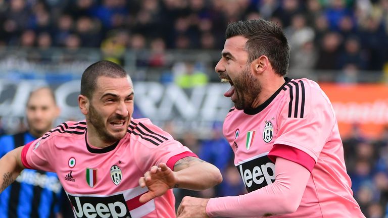 Juventus' Italian defender Andrea Barzagli (R) celebrates with Juventus' Italian defender Leonardo Bonucci after scoring