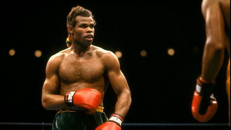 Kirkland Laing upset Roberto Duran in Detroit