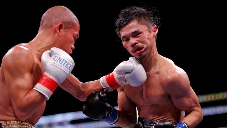  Koki Kameda (L) throws a left at Kohei Kono (R) 