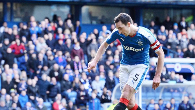 Lee Wallace completes the scoring as Rangers beat Dundee 4-0