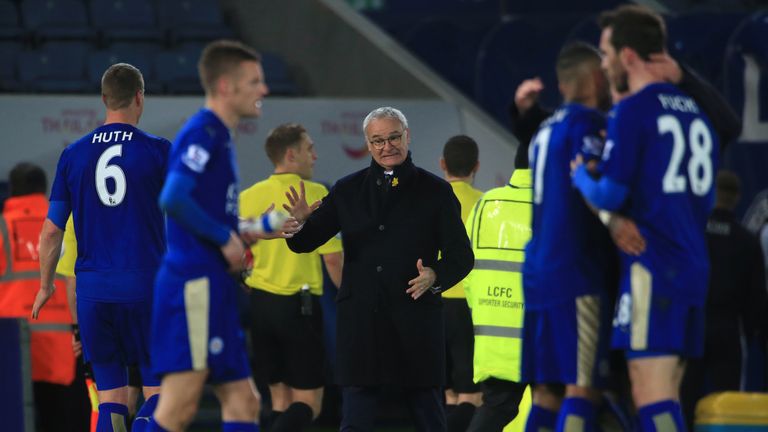 Claudio Ranieri with players, Leicester v Newcastle, Premier League