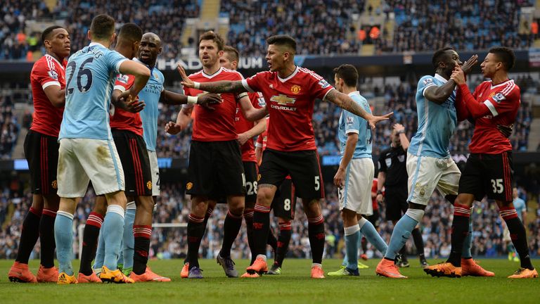 Manchester United's Marcus Rashford (third left) remonstrates after claiming he was fouled in the penalty area