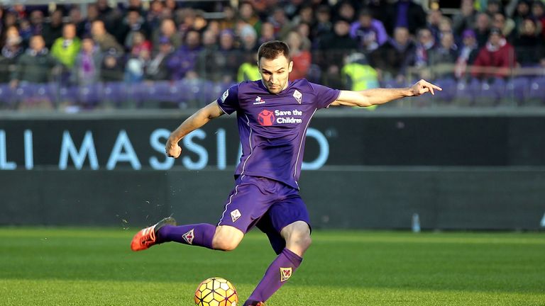Milan Badelj of ACF Fiorentina scores the opening goal during the Serie A match between ACF Fiorentina and Udinese Calcio 