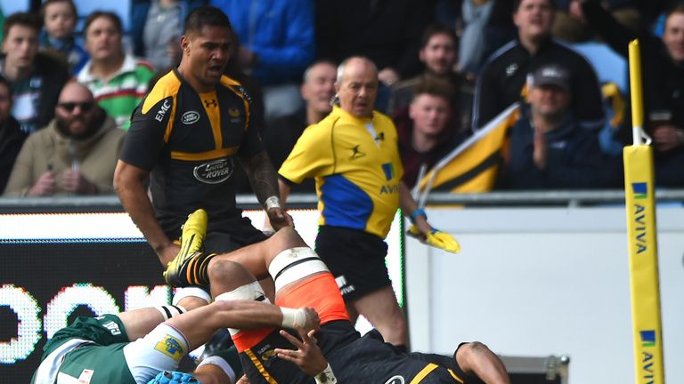 Nathan Hughes of Wasps scores a try