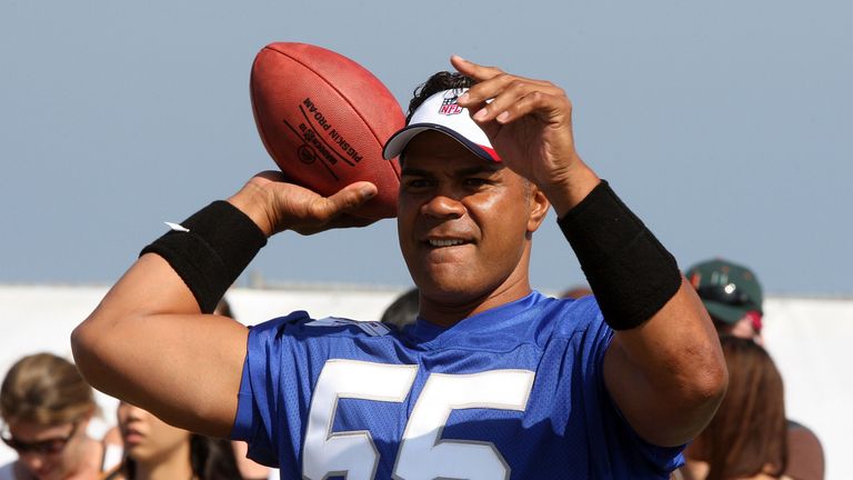 MALIBU, CA - JULY 24:Athlete Junior Seau takes part in the Madden NFL 10 Pigskiin Pro-Am on Xbox 360 event  on July 24, 2009 in Malibu, California.  (Photo