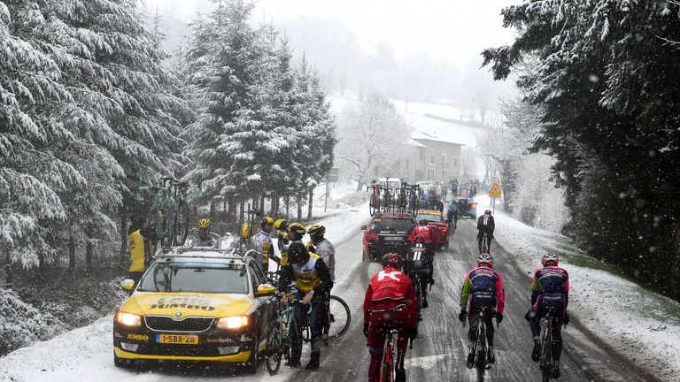 The peloton on stage three of the 2016 Paris-Nice, snow