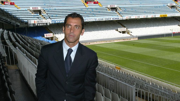 Flores managed Valencia for more than two years from 2005 and spent a decade playing for them