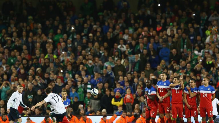 Robbie Brady scores a free kick against for the Republic of Ireland against the USA