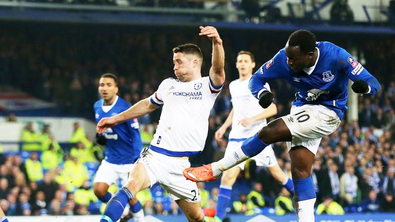 Romelu Lukaku Scores Everton's first goal against Chelsea