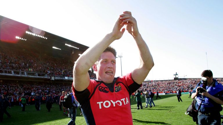 Ronan O'Gara salutes Munster's support after victory over Leinster in Lansdowne Road in 2006