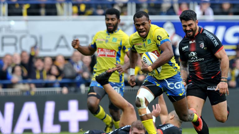 Clermont winger Alivereti Raka races through to score his first try against Toulouse
