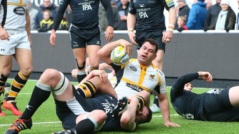 George Smith scores a try against Newcastle