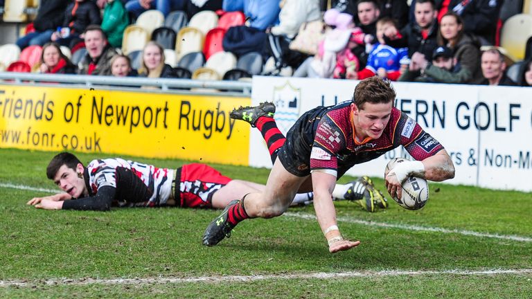 Hallam Amos dives over for his second try