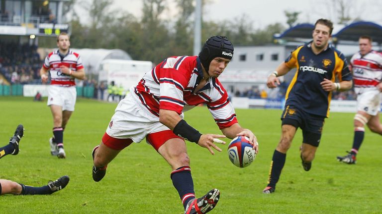 Henry Paul scores a try for Gloucester against Worcester in 2004