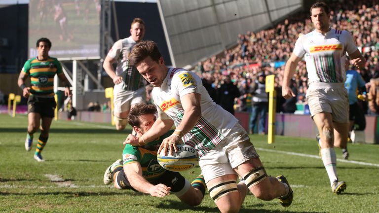 Quins flanker Jack Clifford holds off Ben Foden to score a try