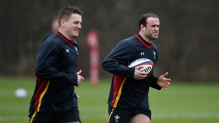 Wales centres Jonathan Davies (L) and Jamie Roberts