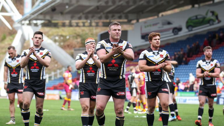 Rugby League - First Utility Super League - Huddersfield Giants v Salford Red Devils - John Smith's Stadium - Salford players celebrate the victory