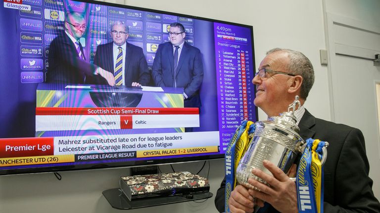 William Hill Scottish Cup Semi Final Cup Draw Glasgow 2016 (FREE PICTURES).pic shows  the Semi Final Cup Draw  Frank McGarvey after the Cup draw