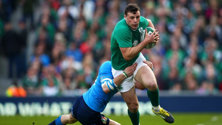 Robbie Henshaw of Ireland runs with the ball during the RBS Six Nations match between Ireland and Italy at Aviva Stadium