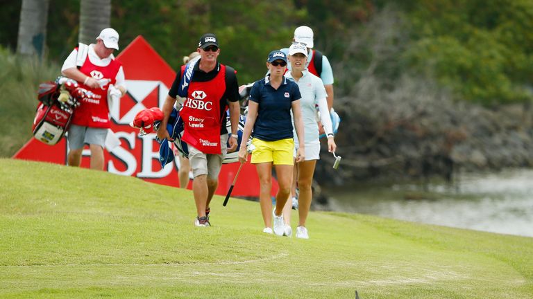 Stacy Lewis and Jessica Korda are joined by an otter for their third round!