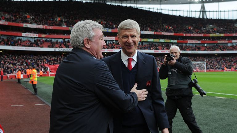 Bruce and Wenger share a joke ahead of the draw at the Emirates