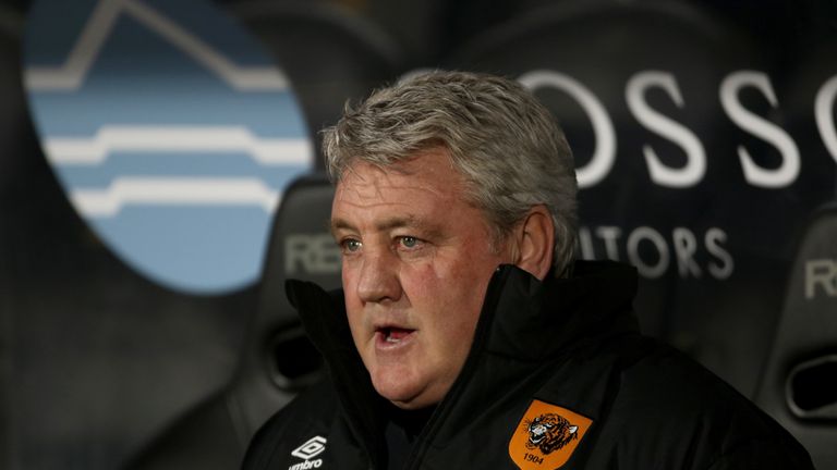 Hull City manager Steve Bruce during the Sky Bet Championship match at the KC Stadium, Hull.