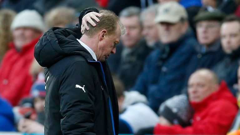 Newcastle United manager Steve McClaren appears dejected during the Barclays Premier League match at St James' Park, Newcastle. PRESS ASSOCIATION Photo. Pi