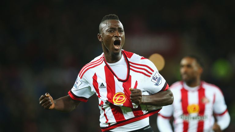 Sunderland's Dame N'Doye celebrates scoring his team's first goal against Crystal Palace