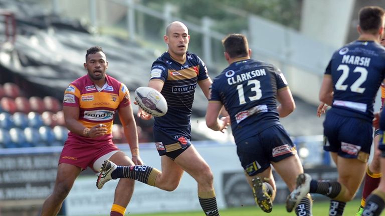 Huddersfield Giants V Hull KR.Terry Campese releases the ball.13th March 2016 ..Picture by Simon Hulme 