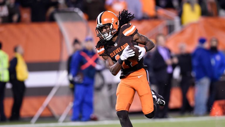 CLEVELAND, OH - NOVEMBER 30:  Travis Benjamin #11 of the Cleveland Browns carries the ball for a touchdown during the fourth quarter against the Baltimore 