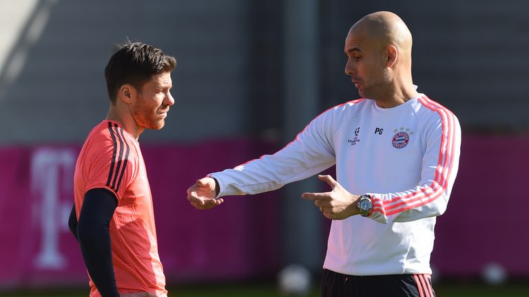 Bayern Munich's Spanish head coach Pep Guardiola (R) talks with Bayern Munich's Spanish midfielder Xabi Alonso (L) 