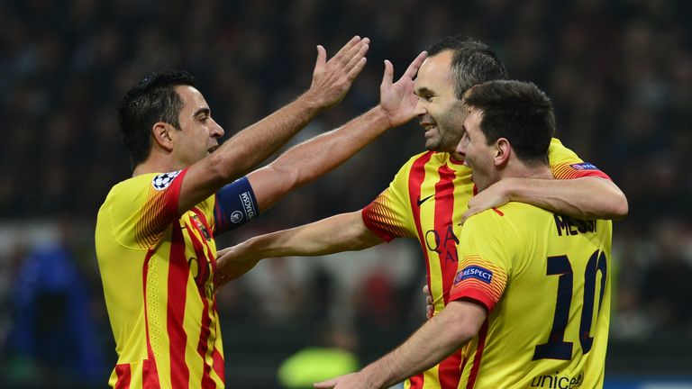 Barcelona's Argentinian forward Lionel Messi (R) celebrates with Barcelona's midfielder Andres Iniesta and Barcelona's midfielder Xavi Hernandez (L)after s